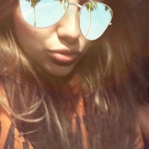 Meet your Posher, Amelia